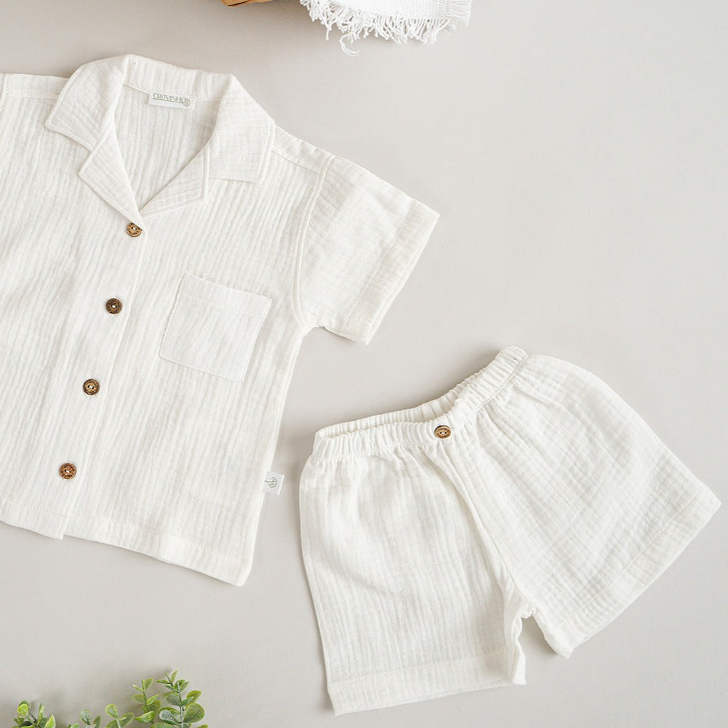 Calções, em musselina