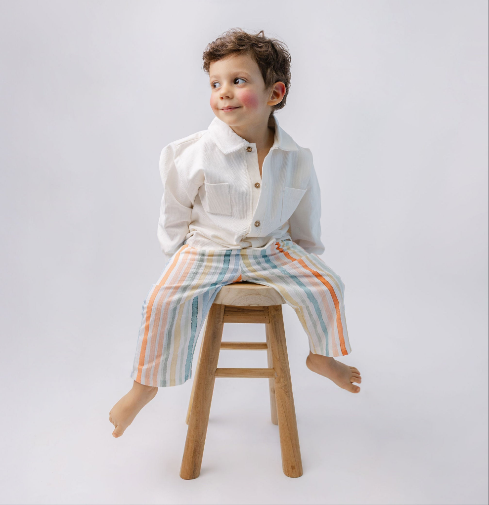 Calças em tecido às riscas coloridas