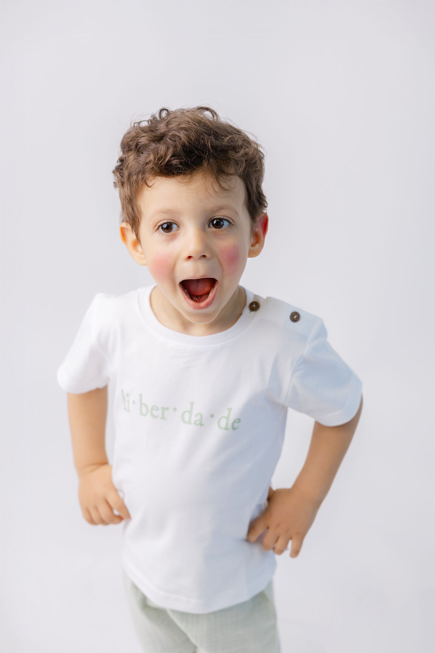 T-shirt "Li.ber.da.de", manga curta