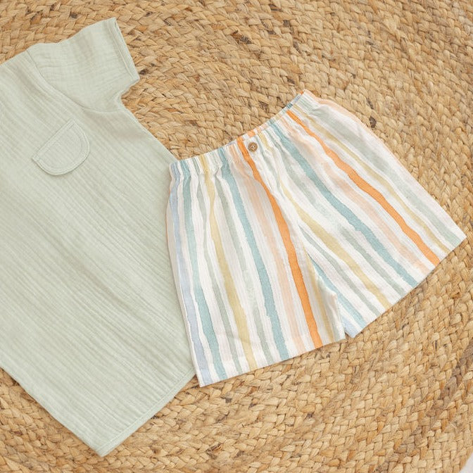 Calções em tecido às riscas