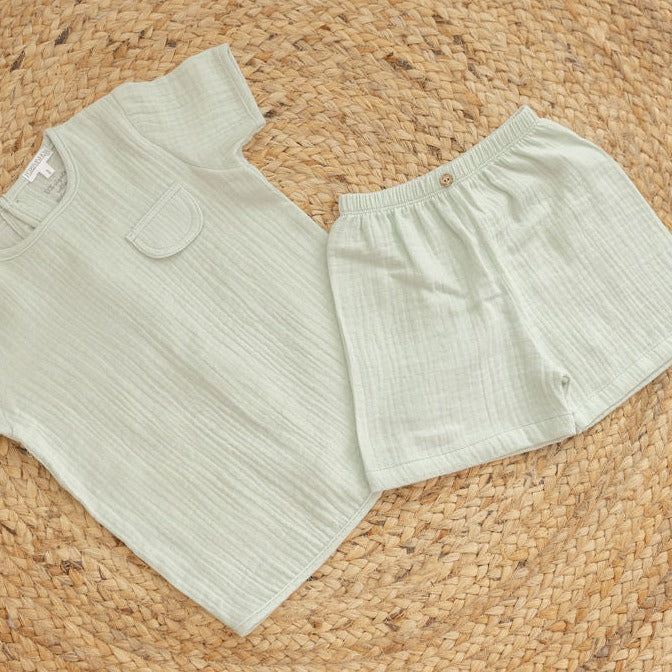 Calções, em musselina