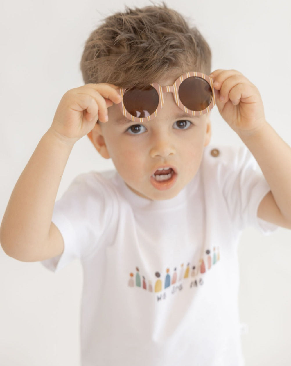 T-shirt "We are one", manga curta