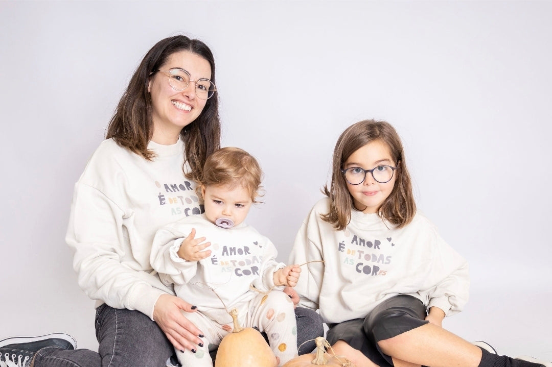 Sweatshirt "AMOR é COR"