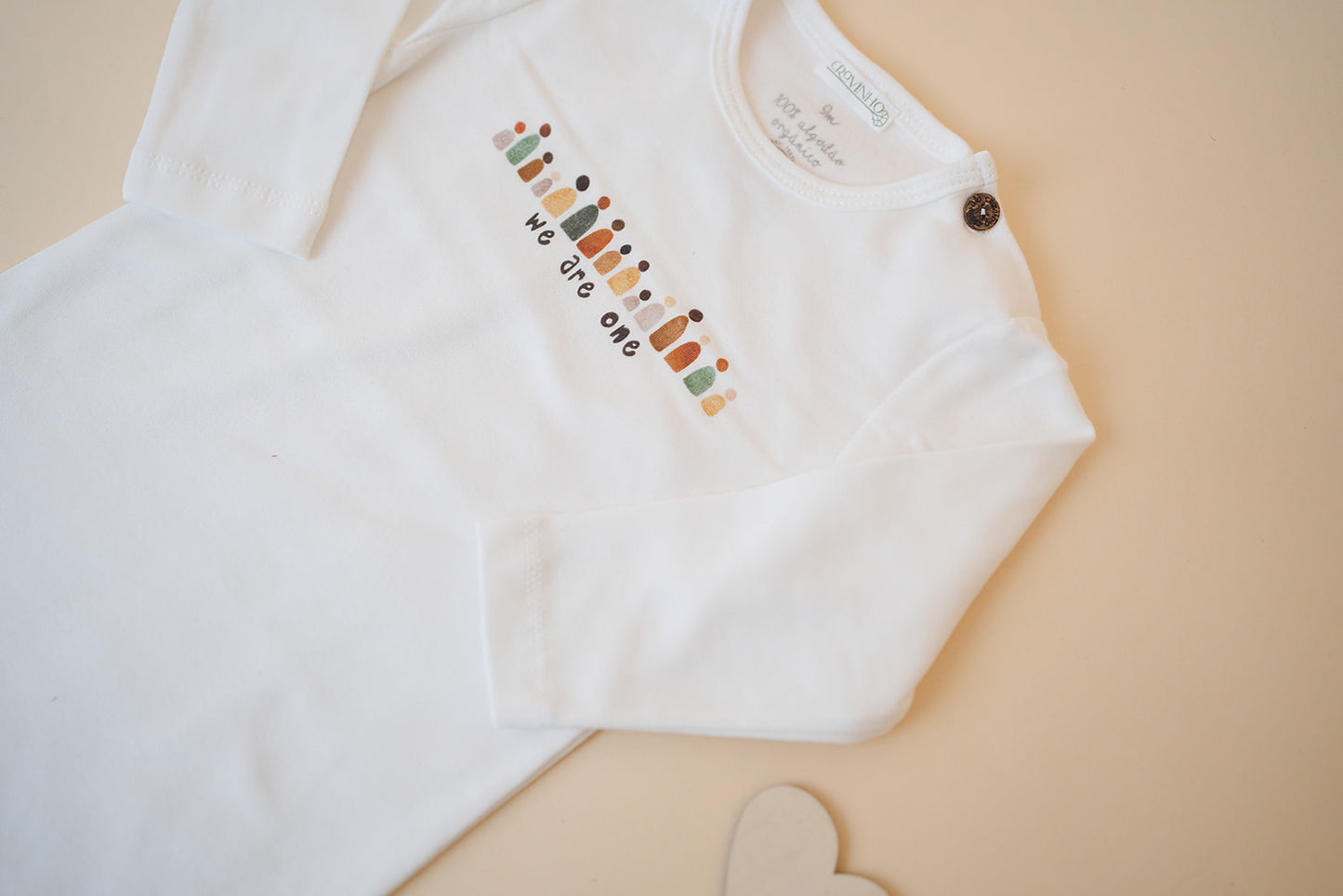 Body "We Are One", manga comprida, com carda