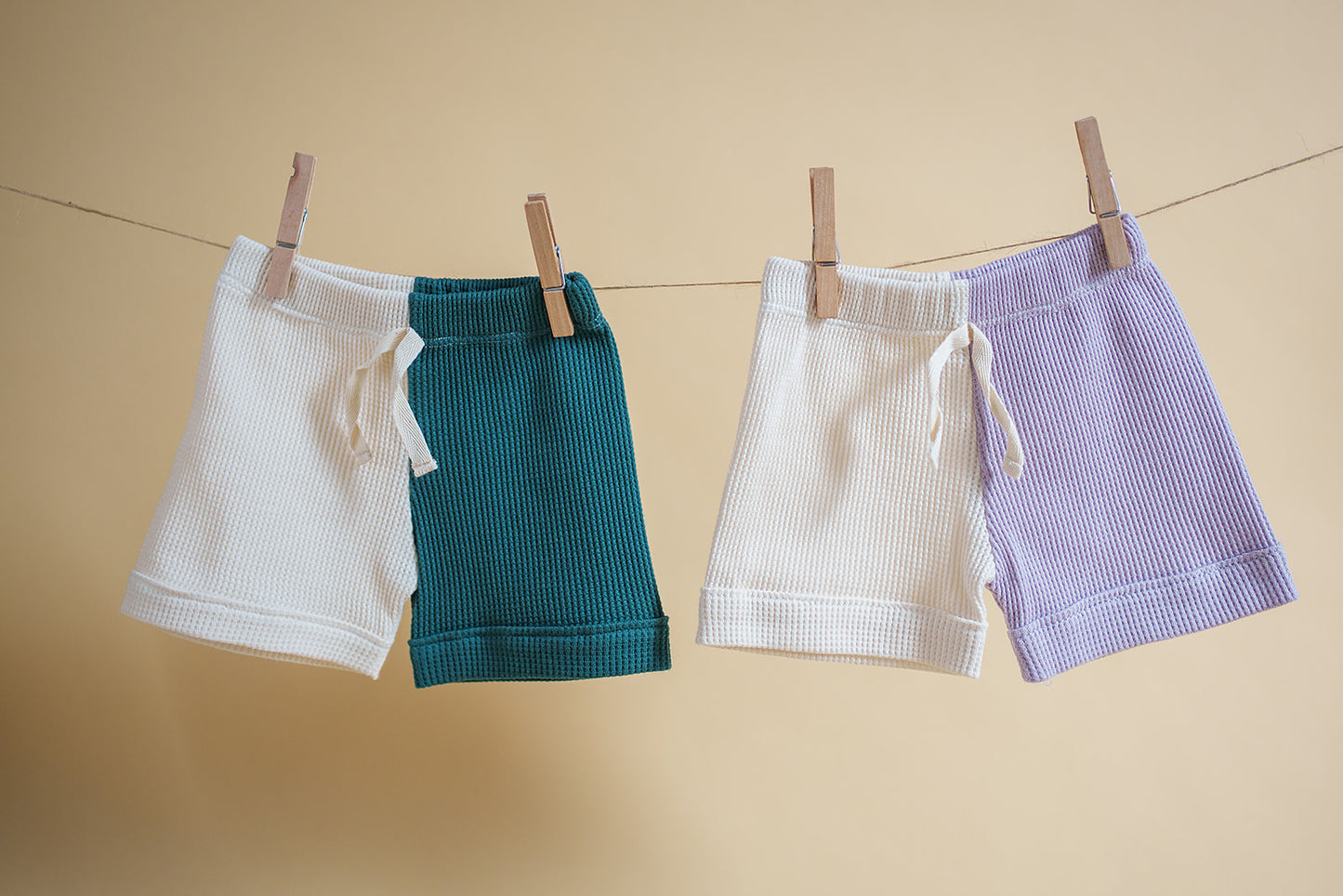 Calções pernas contraste