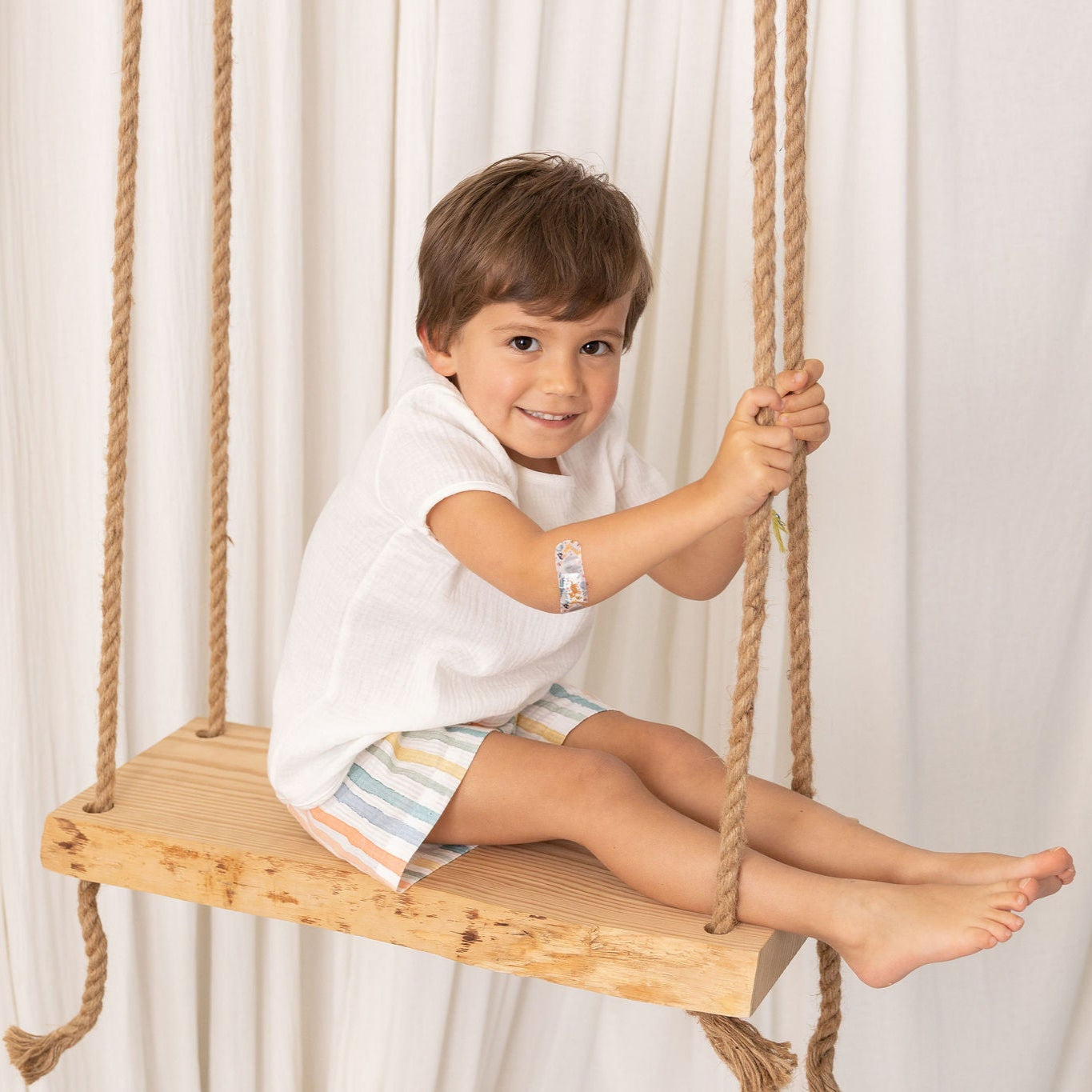 Calções em tecido às riscas