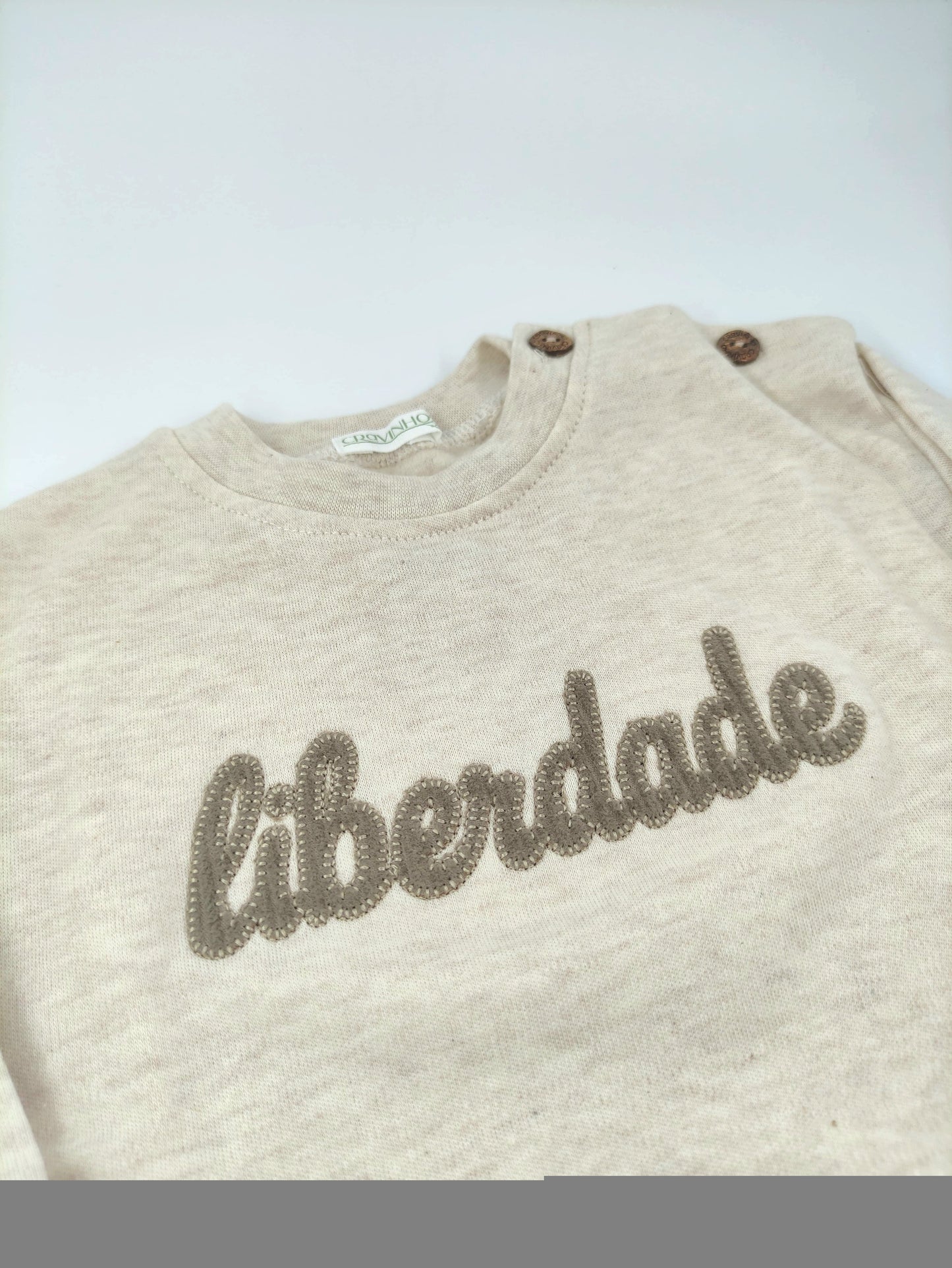 Camisola c/ bordado "Liberdade", manga comprida