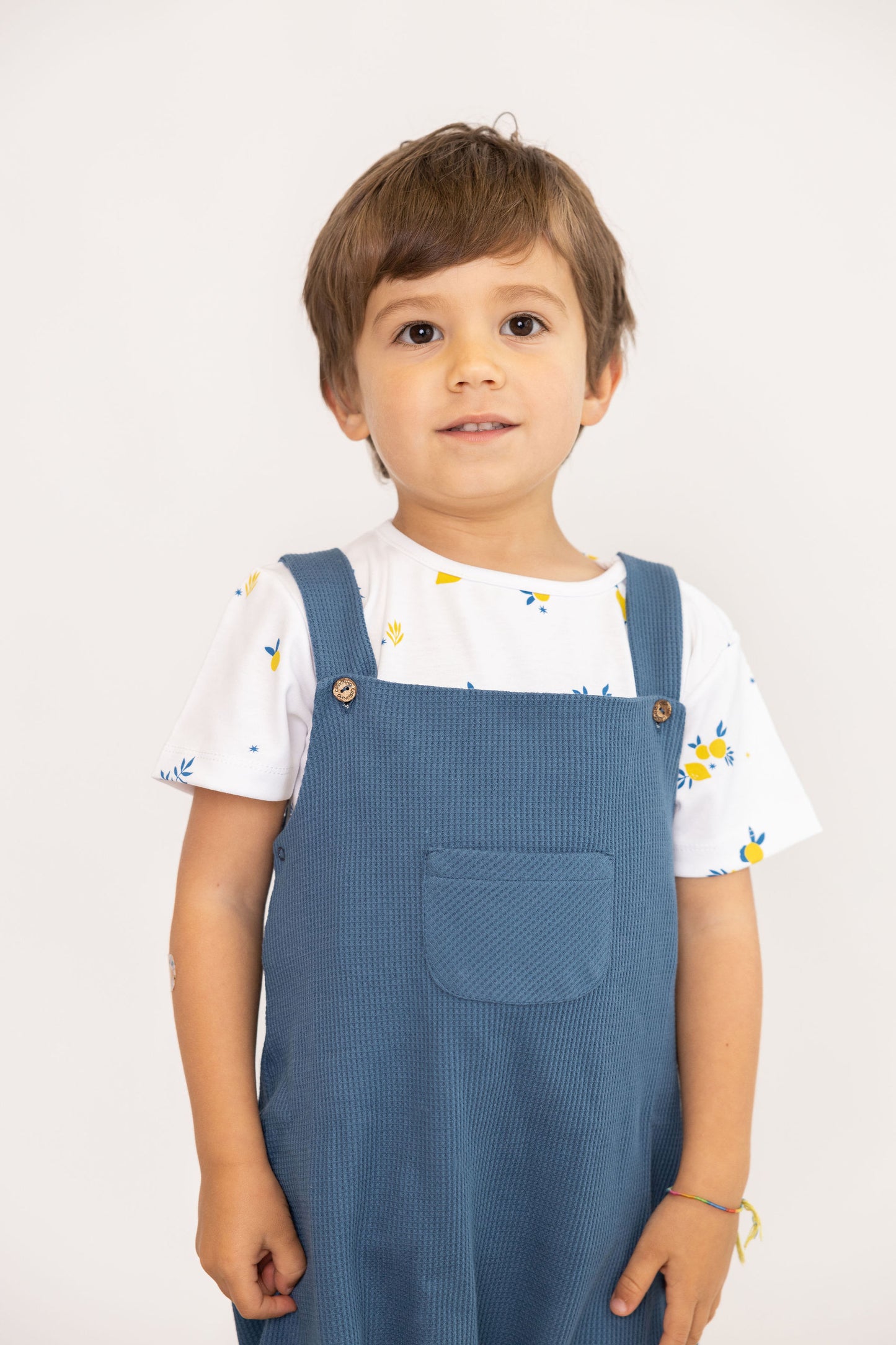 Conjunto macacão e t-shirt limões