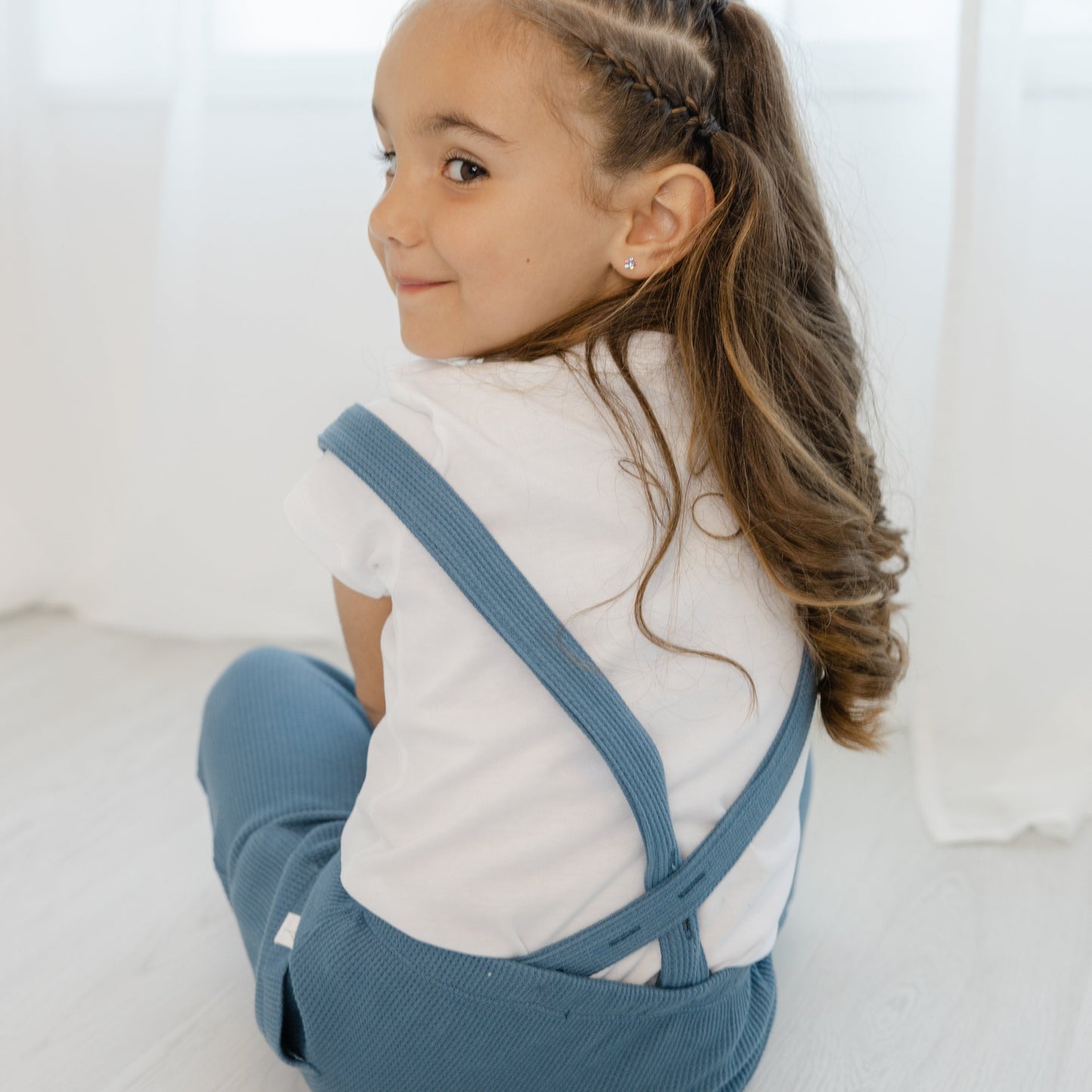 Calças com suspensórios