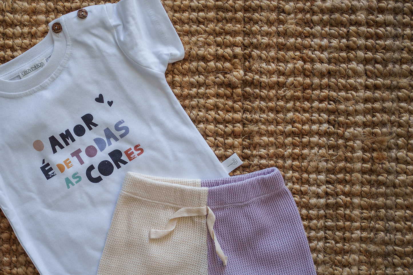 T-shirt "Amor é Cor", manga curta