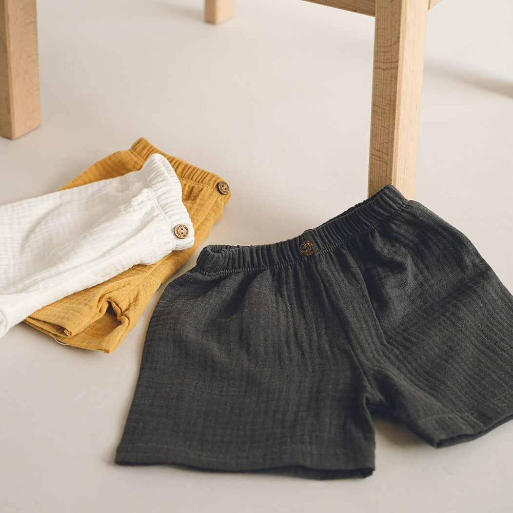 Calções, em musselina