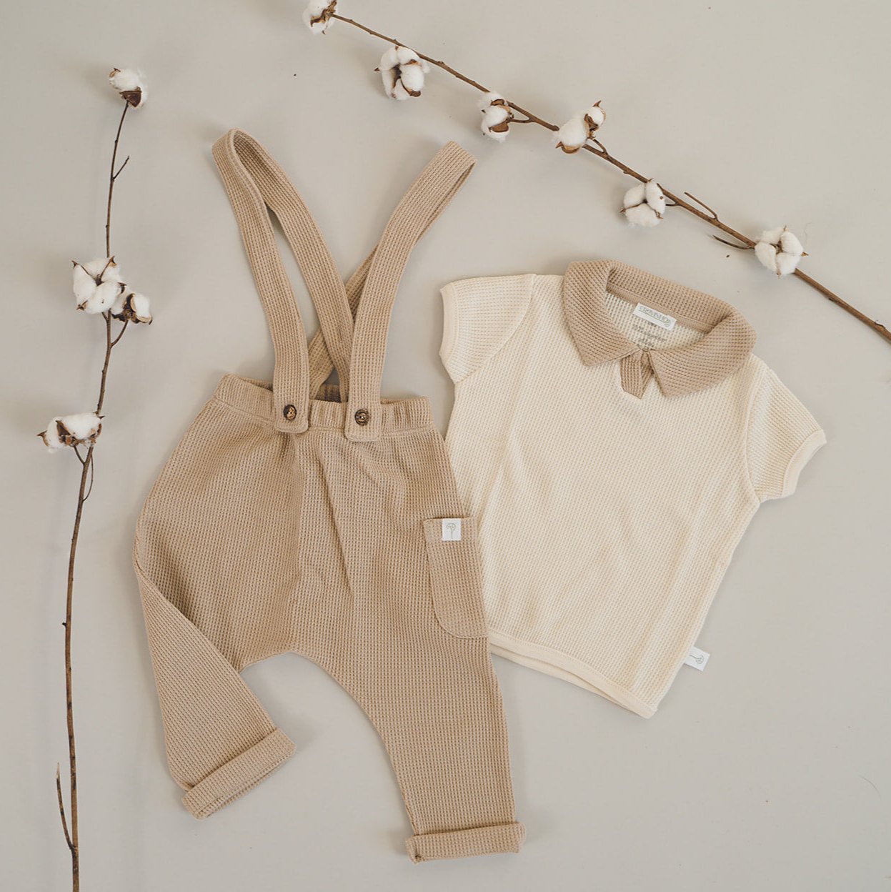 Calças com suspensórios