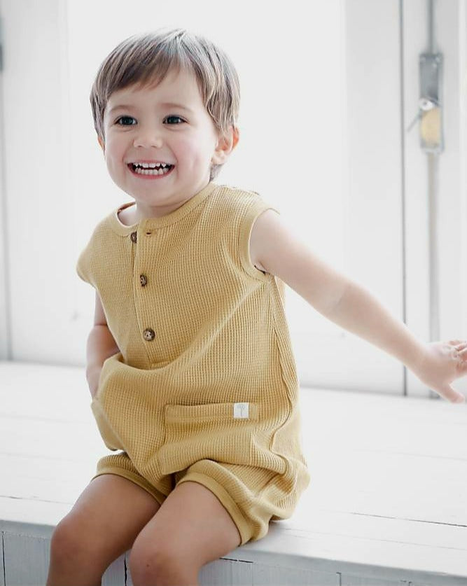 Macacão com botões e bolsos LISOS