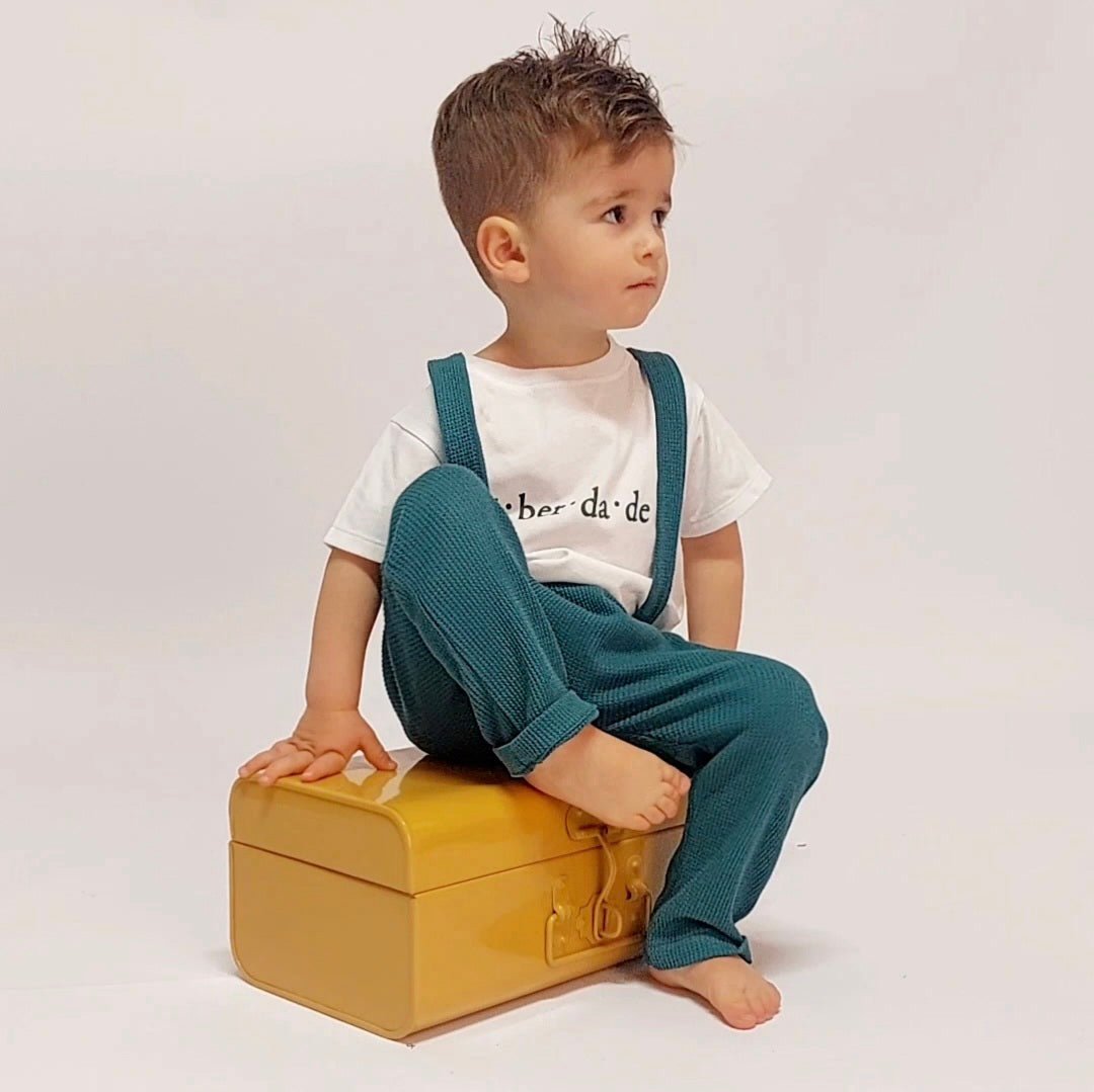 Calças com suspensórios