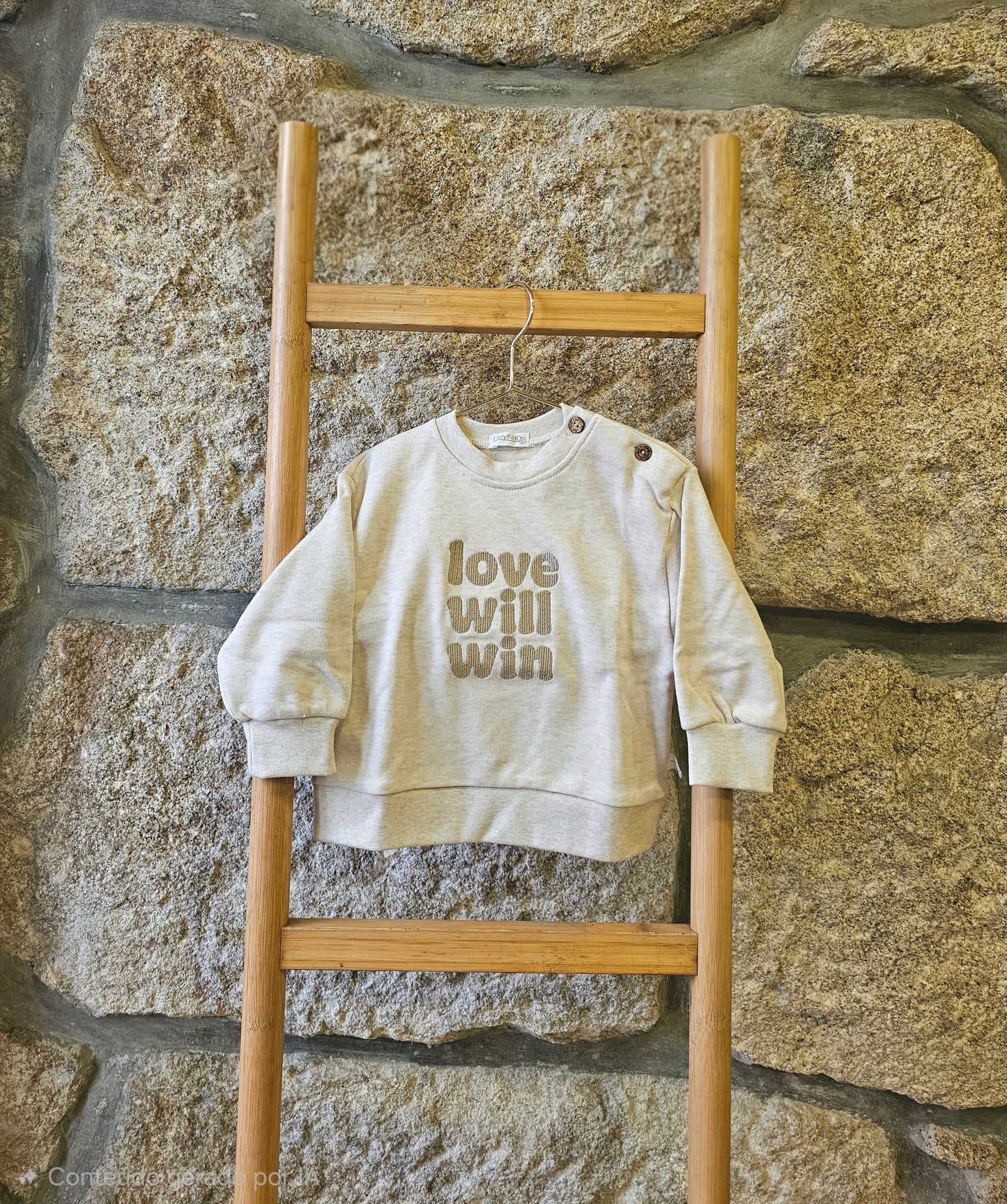 Camisola c/ bordado "Love will win", manga comprida