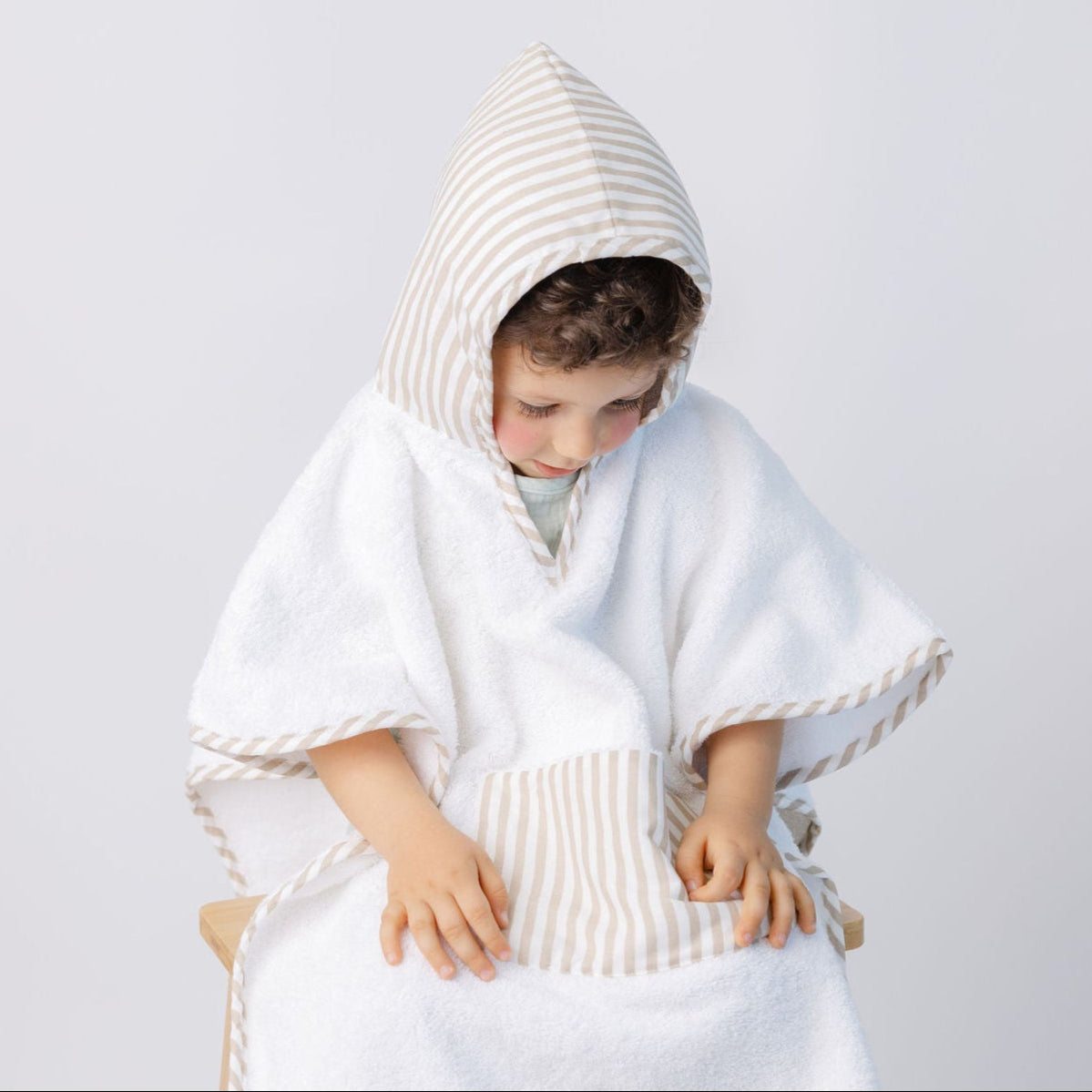 Poncho com tecido riscas bege