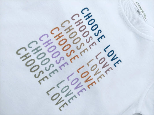 T-shirt "Choose Love", manga curta