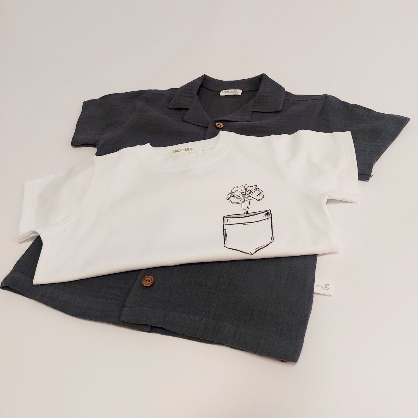 T-shirt "Cravo ao Peito"