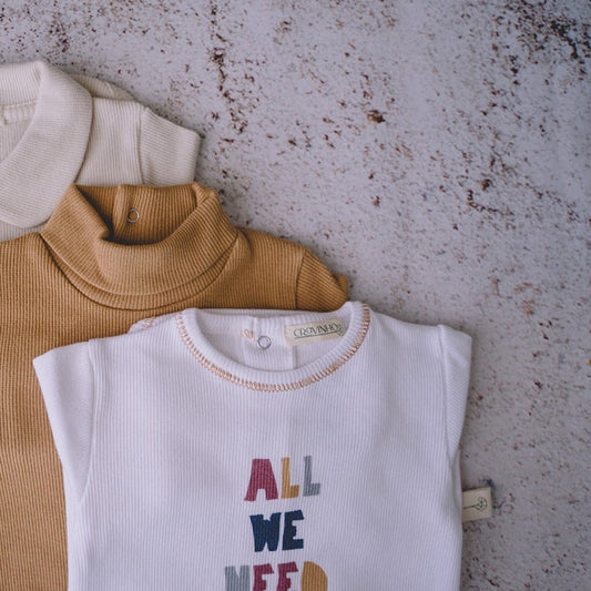 Body "All we need is Love", manga comprida, com carda